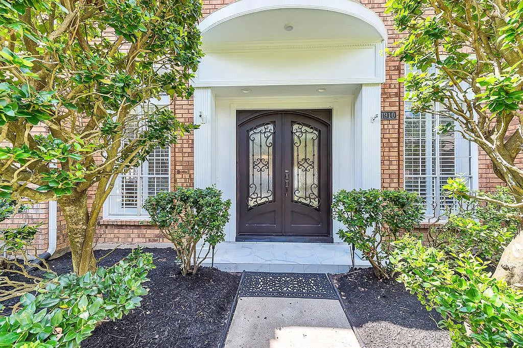 5 bed, 3.5 bath, 5141 sqft, $4,995 — Photo 3