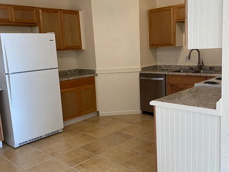 3270 Heights Dr — Photo 4