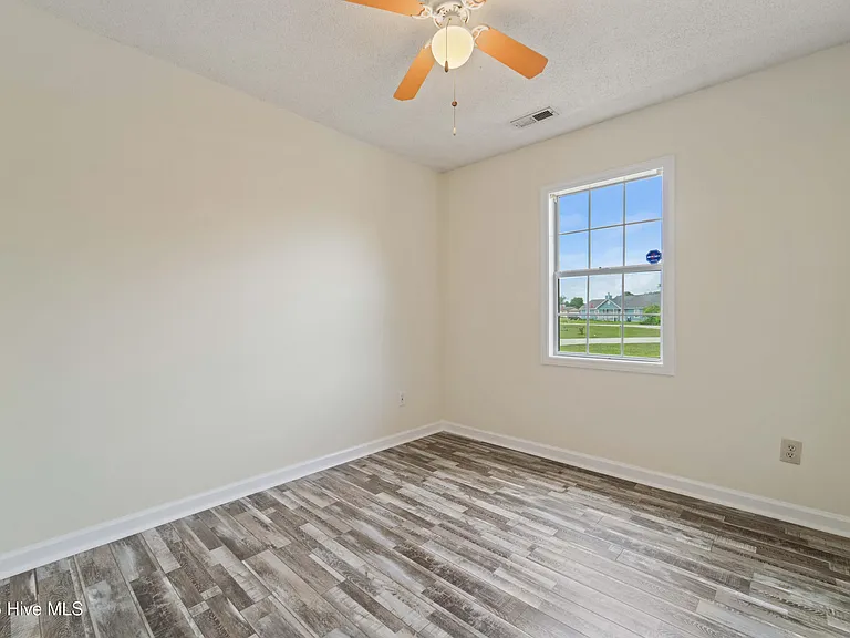 502 Nutfield Dr — Photo 11