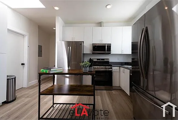 560 N Virgil Ave — Photo 11