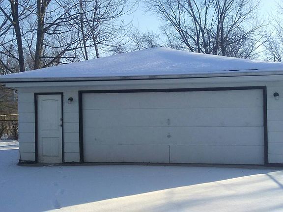 3rd image of 2836 224th St