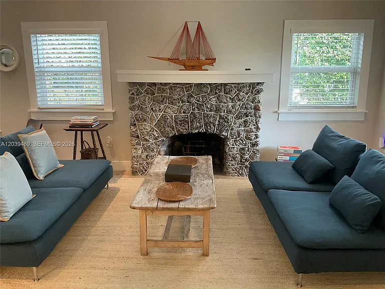 2434 SW 15th St — Photo 7