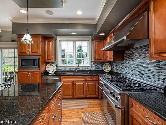 5th image of 1103 Gilbert Ave Unit 16