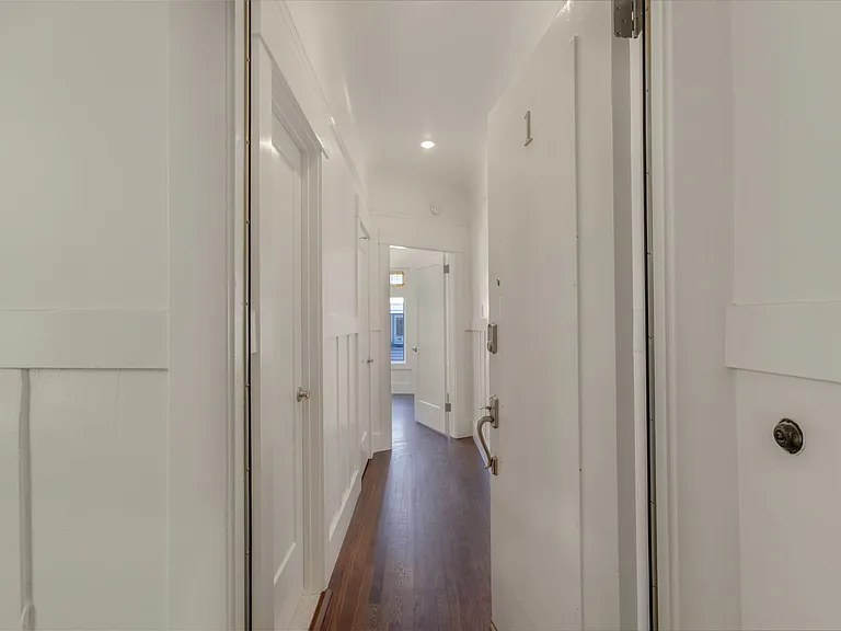 1445 Leavenworth Street — Photo 4
