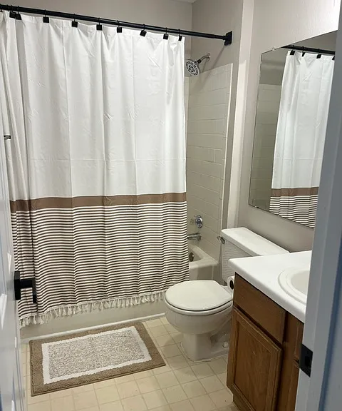 606 Squire Ln #G — Photo 1