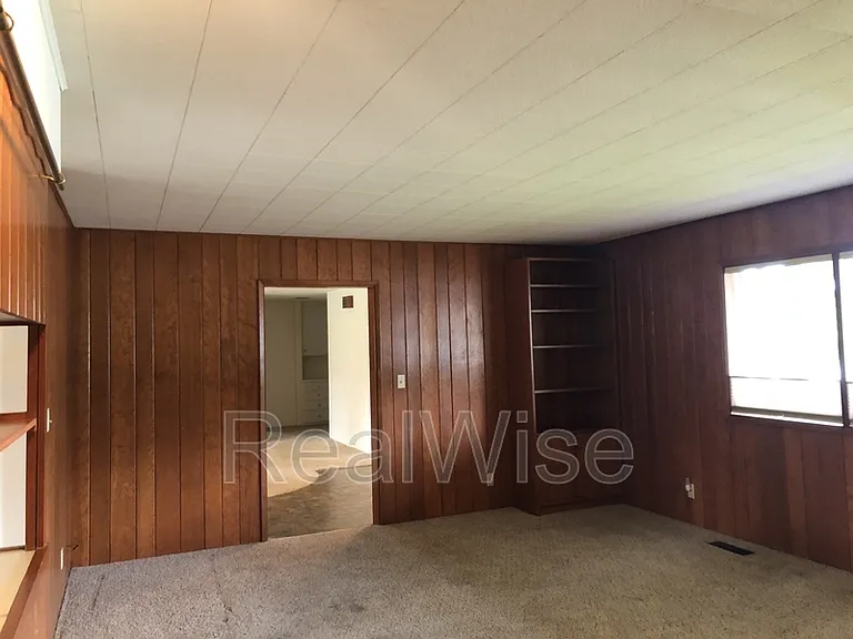 710 NW Midland Ave — Photo 36