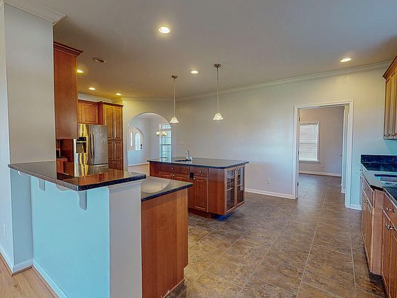 4th image of 471 Parham Rd