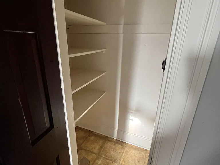 211 W Leicester St #5 — Photo 4