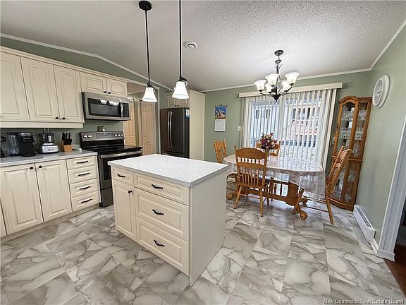 3rd image of 33 Kate St