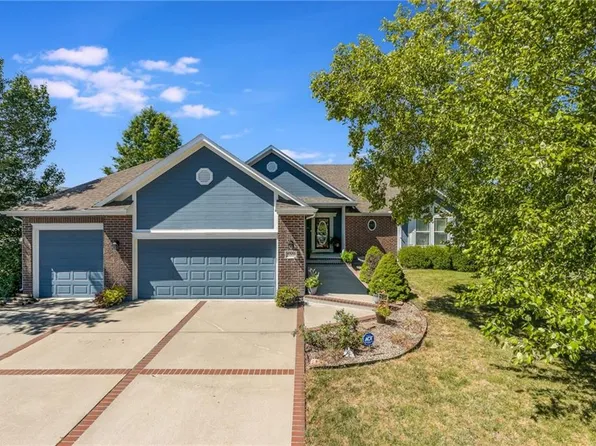4320 SW Flintrock Dr, Lees Summit, MO 64082