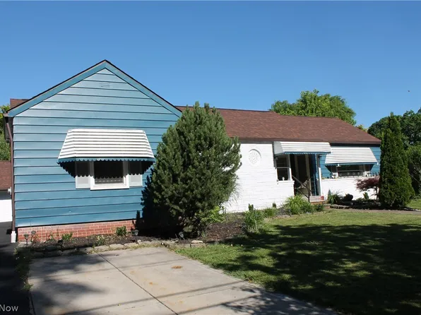 360 Tuxedo Ave, Brooklyn Heights, OH 44131