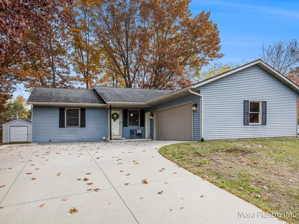 4159 White Pine Dr, Dorr, MI 49323