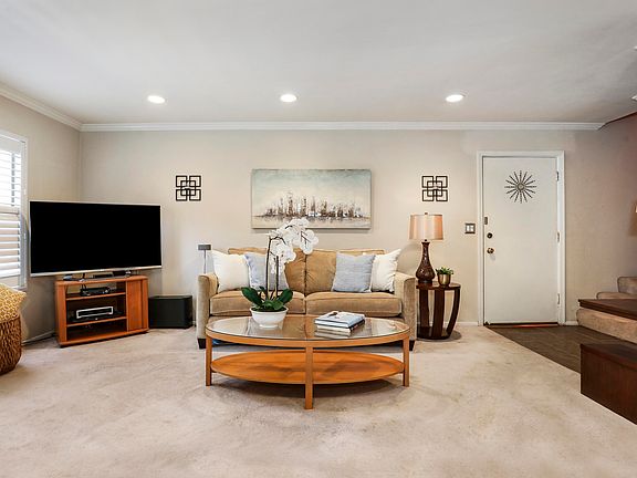 4th image of 121 Arlington Dr APT 3