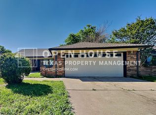 104 Iberis Ct, Arlington, TX 76018