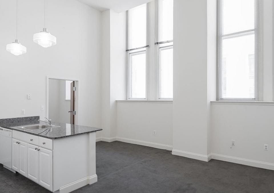 1st image of 1011 Chestnut St Unit 203E
