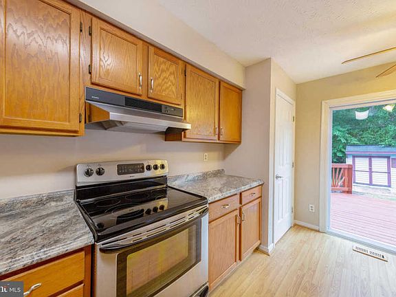 4th image of 643 Kildonan Ct