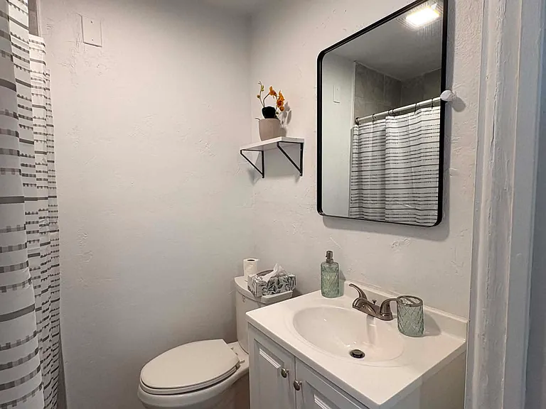2435 N Edith Blvd — Photo 12
