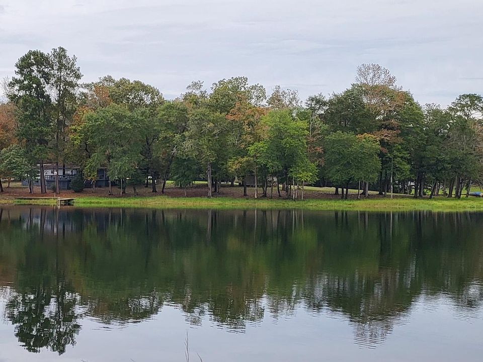 Lakefront... bring your kayaks!