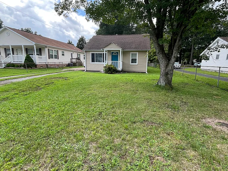 2213 Tennessee Dr — Photo 1