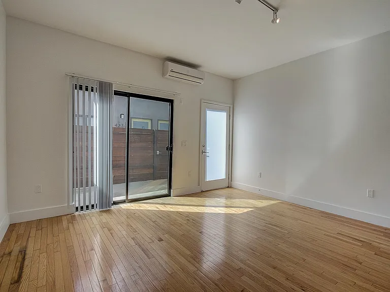 427 1/4 N Vendome St #427.25 — Photo 27
