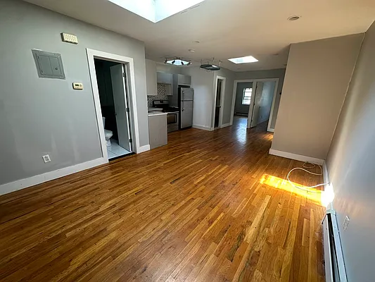 Rented by Premier Metro Realty Corp | media 11