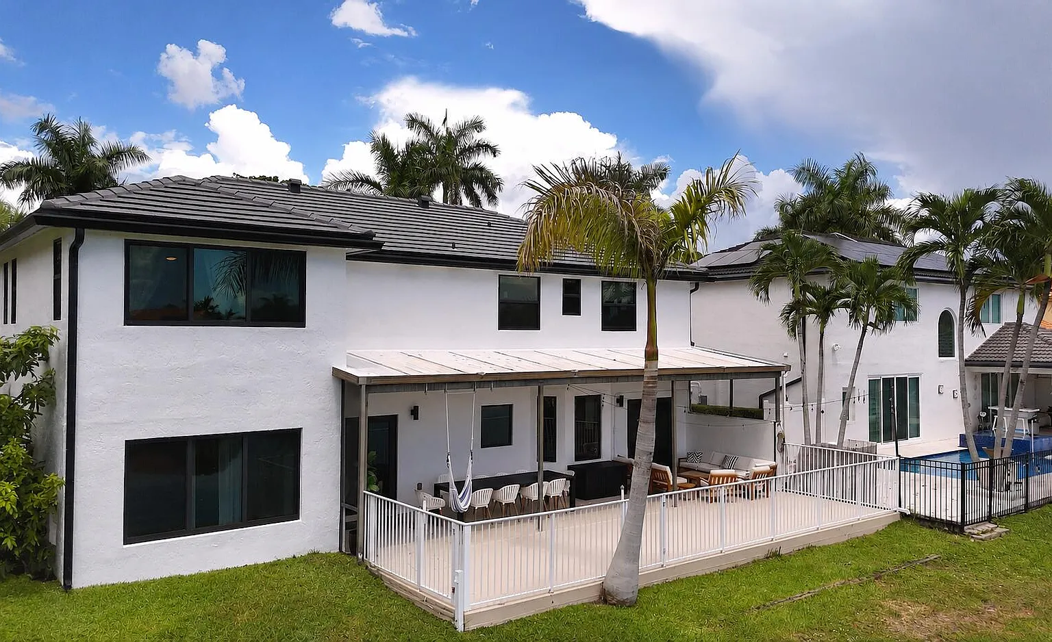 5 bed, 2.5 bath, 2341 sqft, $7,500 — Photo 3