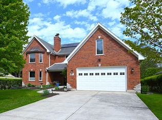 175 Lagoon Dr, Northfield, IL 60093