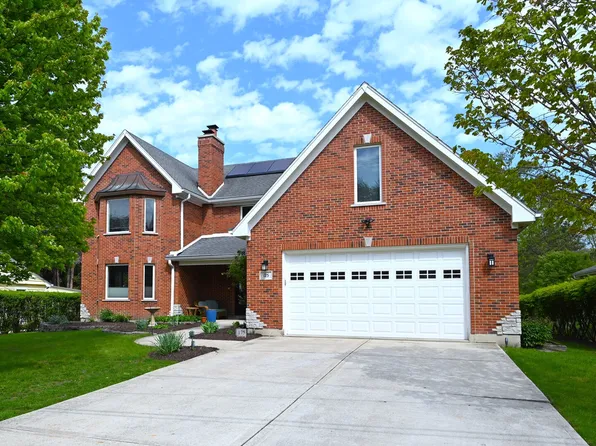 175 Lagoon Dr, Northfield, IL 60093