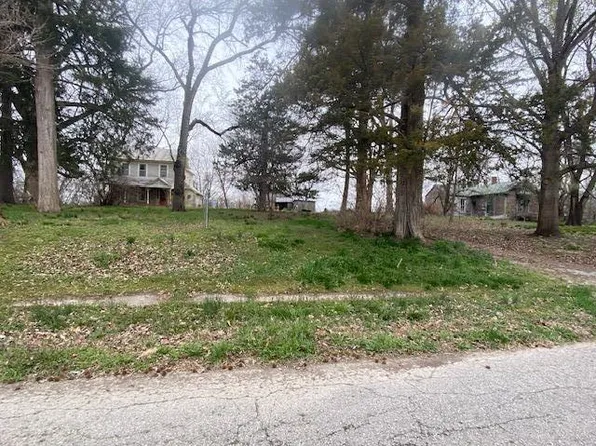 213 N High St, Miami, MO 65344