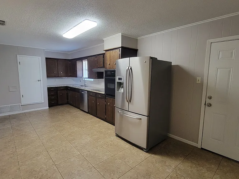 950 W Park St — Photo 7