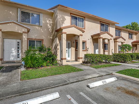 3rd image of 1970 LAKEVIEW Drive W