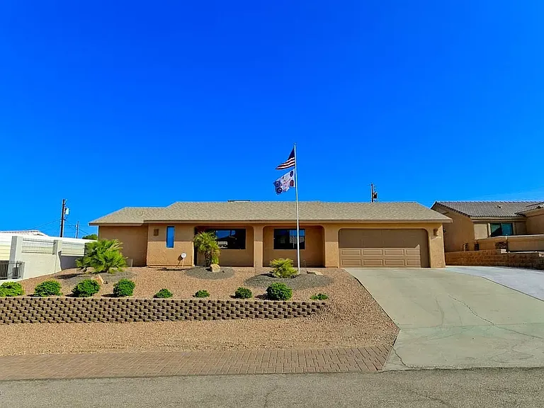 2557 Sunkentree Dr — Photo 3