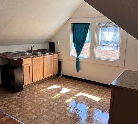 4th image of 8233 Garfield Blvd #2