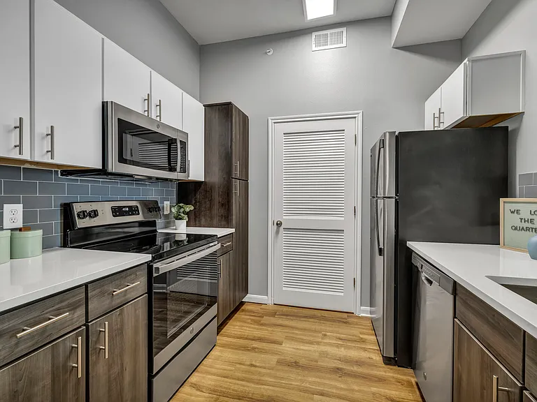 The Quarters Grayson House (Student Housing - Rent by the Bed) — Photo 63