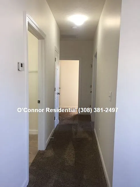 3 bed, 1305 sqft, $1,800 — Photo 2