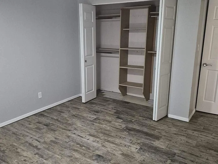 3030 E Clarendon Ave #7 — Photo 13