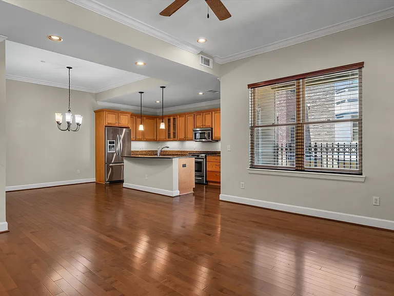 205 N Geary Ave — Photo 11