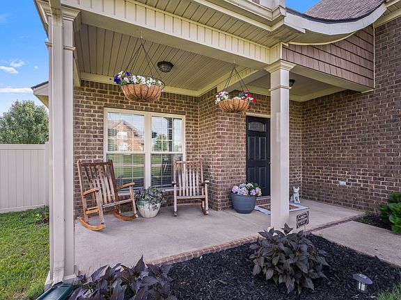 3rd image of 2425 Telford Ln