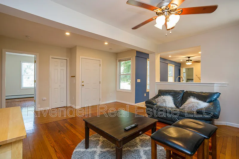 4 bed, 2.0 bath, 1480 sqft, $2,500 — Photo 3