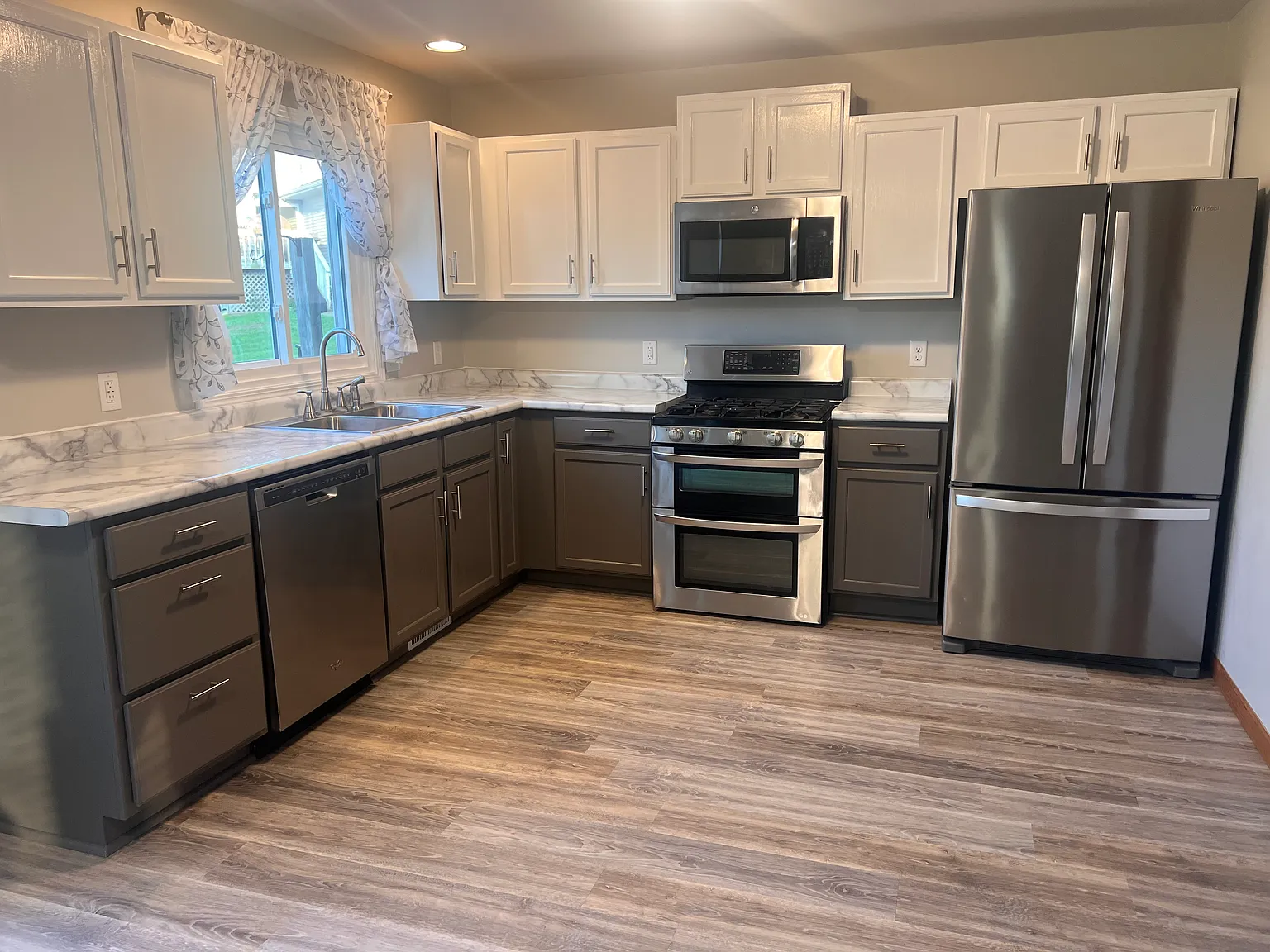 3 bed, 1386 sqft, $2,200 — Photo 2