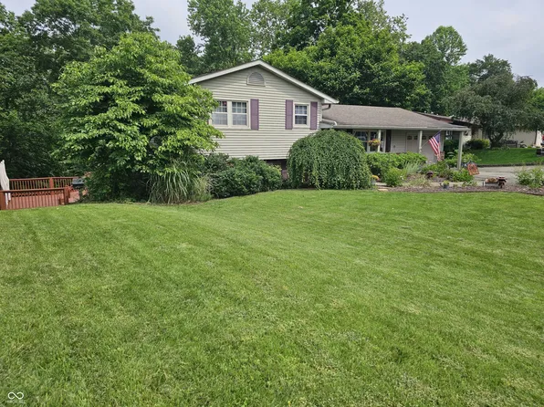 620 Valley Dr, Martinsville, IN 46151