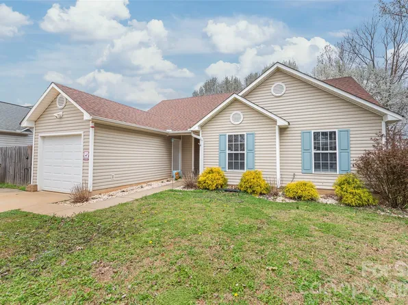 5804 Crosswinds Ct, Indian Trail, NC 28079