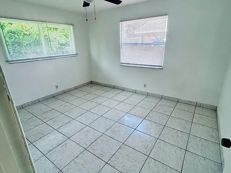 1329 Longwood St #A — Photo 5