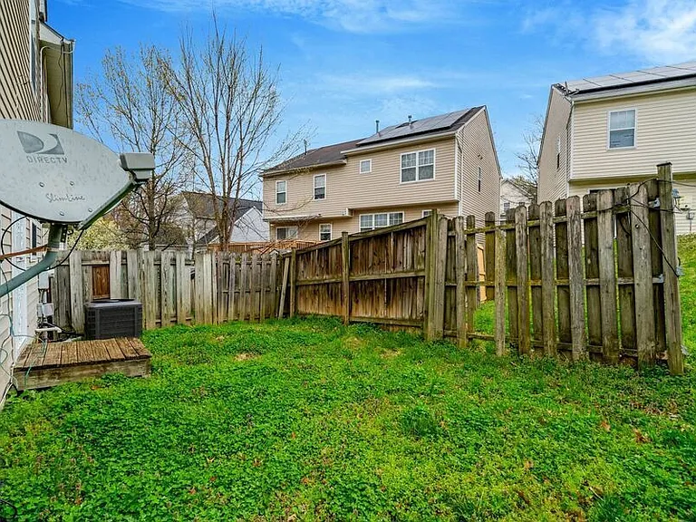 1121 Varney St SE — Photo 43
