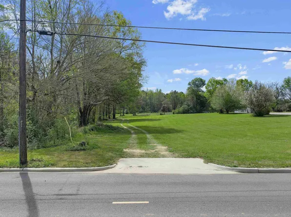 E Wellington St, Carthage, TX 75633