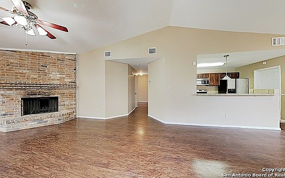 4th image of 13935 Mission Valley