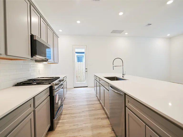 665 Royal Arch Dr — Photo 13