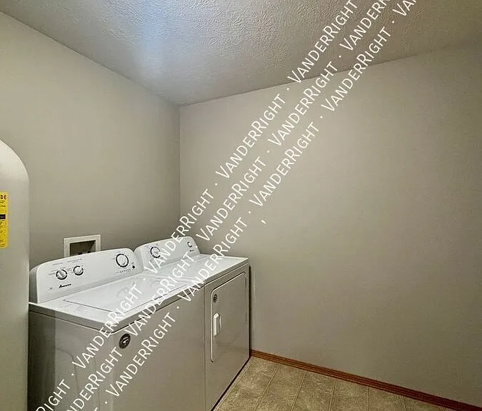 2230 N Devon Ave #205 — Photo 12