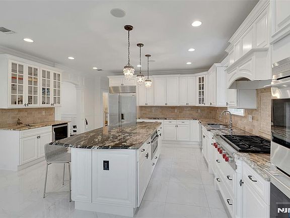 5th image of 38 Glenwood Ave
