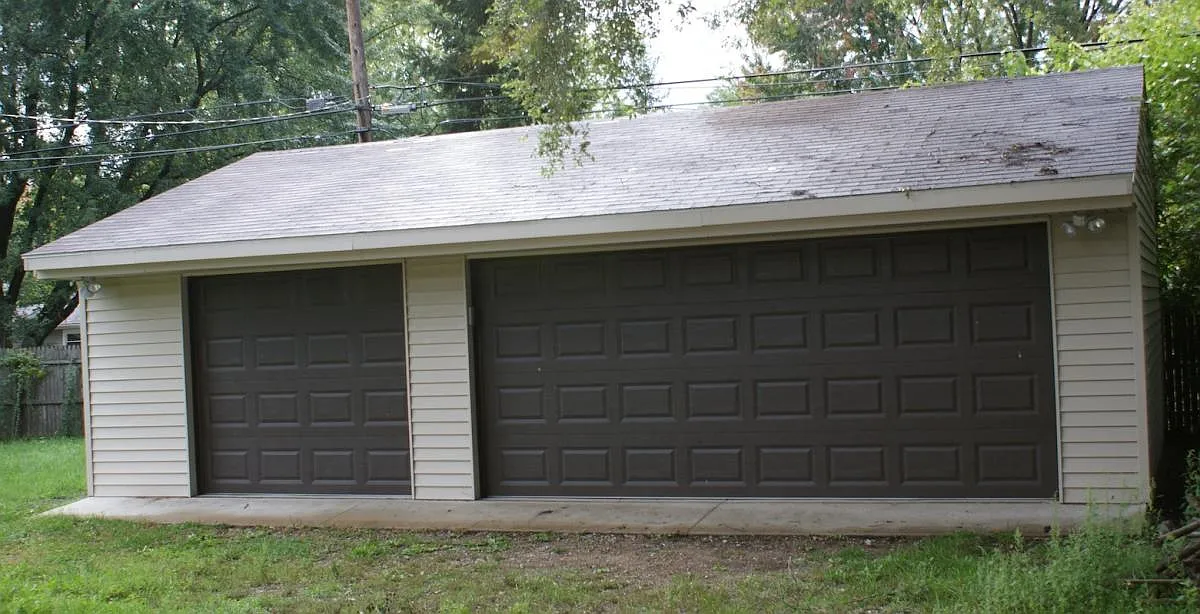 2440 Emmons Avenue — Photo 3